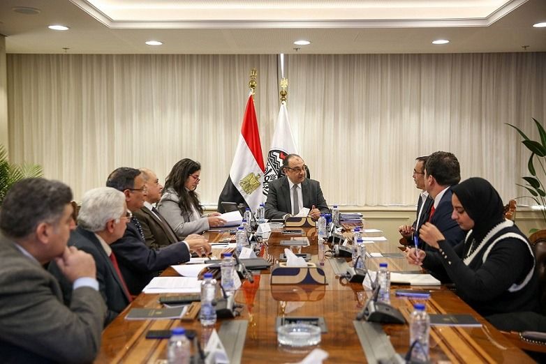 وزير قطاع الأعمال يبحث مع مستثمرين أتراك فرص التعاون في صناعة الملابس