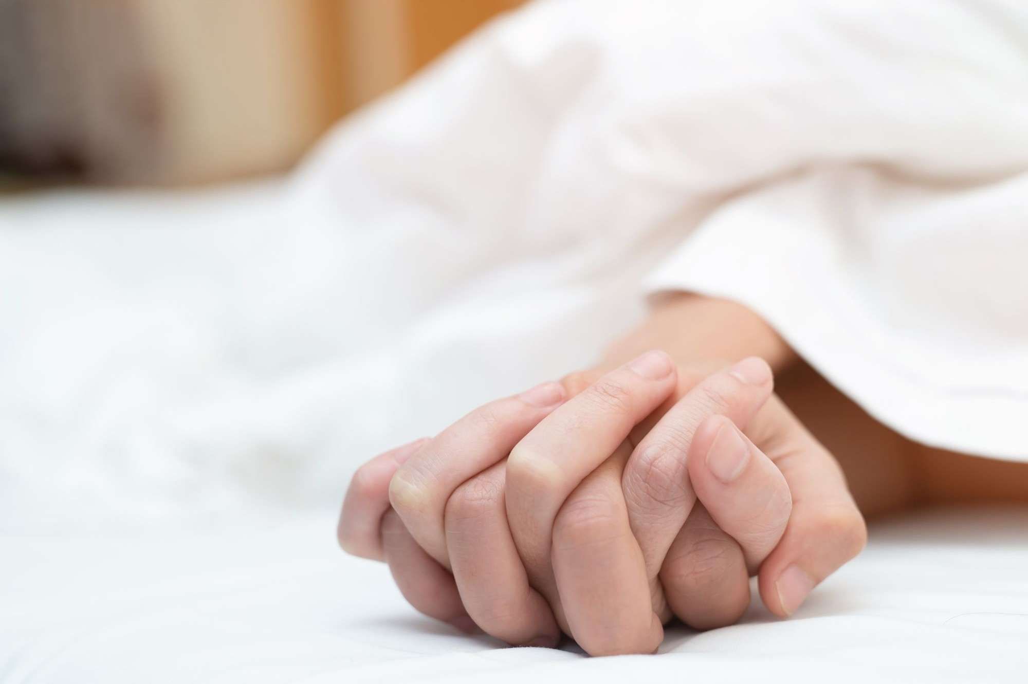 ما تفسير رؤية نكاح ومجامعة الأب لابنته في...