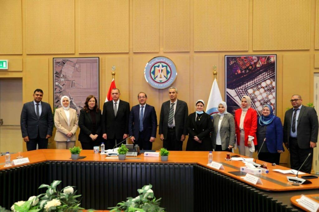 وزير المالية ومركز المعلومات يكرمان صاحب المبادرة المجتمعية الأعلى تقييما في «الإصلاح الضريبي»