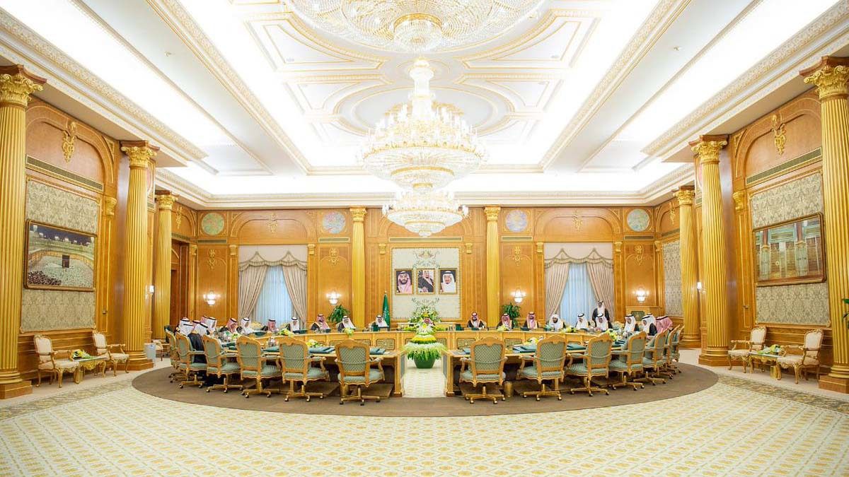 مجلس الوزراء يضع قرارات جديدة ويحسم الترقيات .....