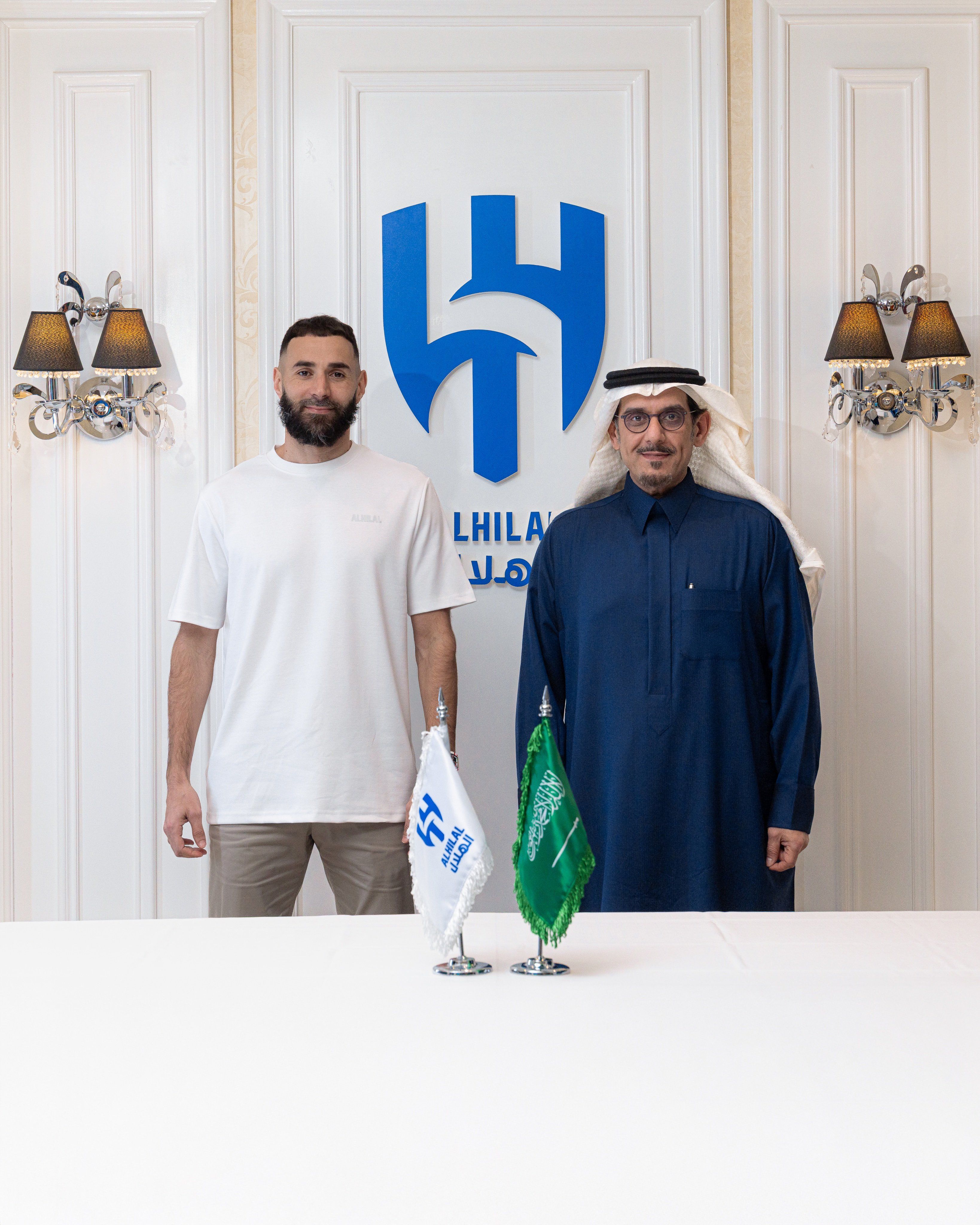 بالرقم 90.. الهلال السعودي يقدم كريم بنزيما لوسائل الإعلام.. صور