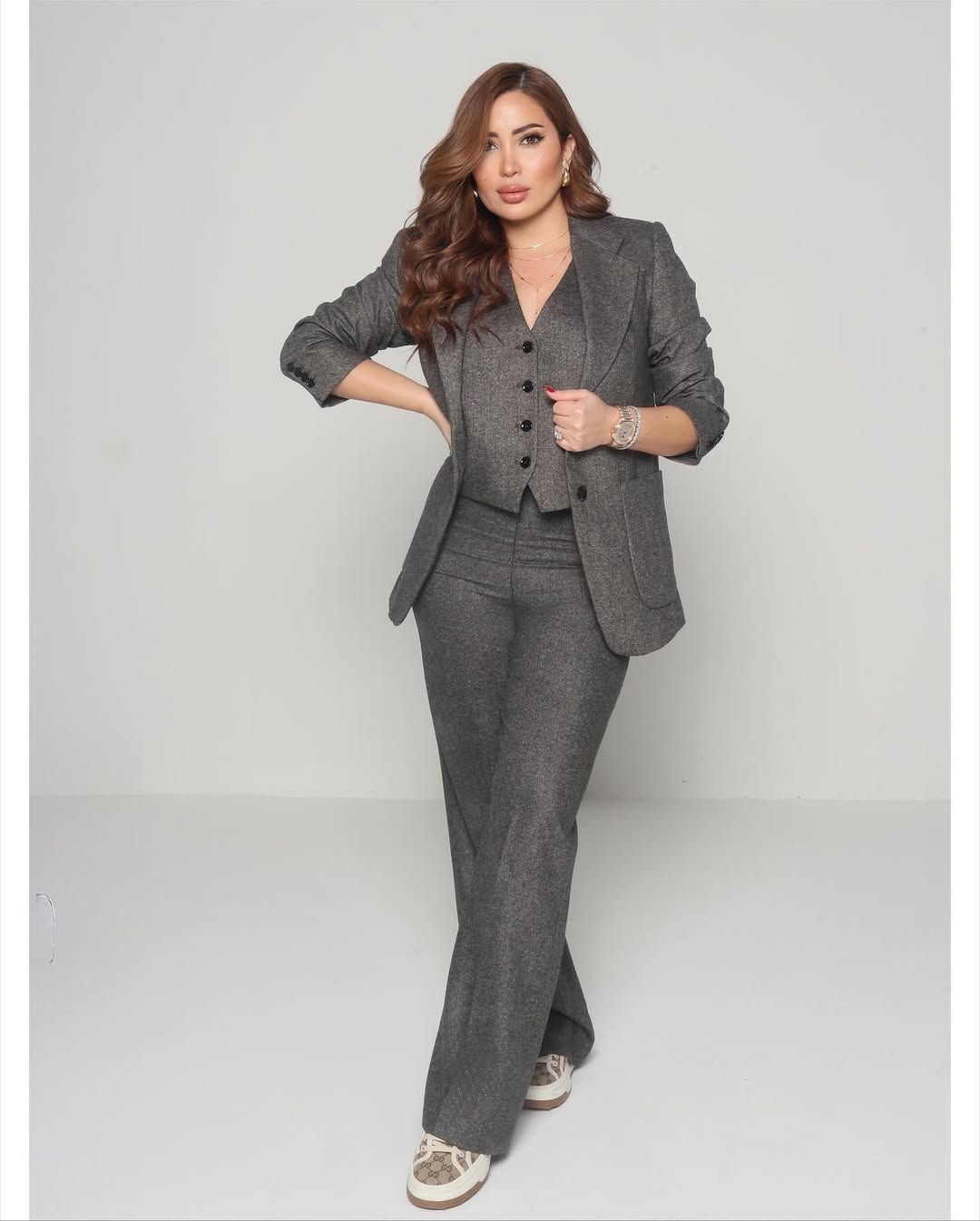 بينها الزبادي ومشروبات الديتوكس.. أطعمة تعتمدها النجمات في الحميات الغذائية