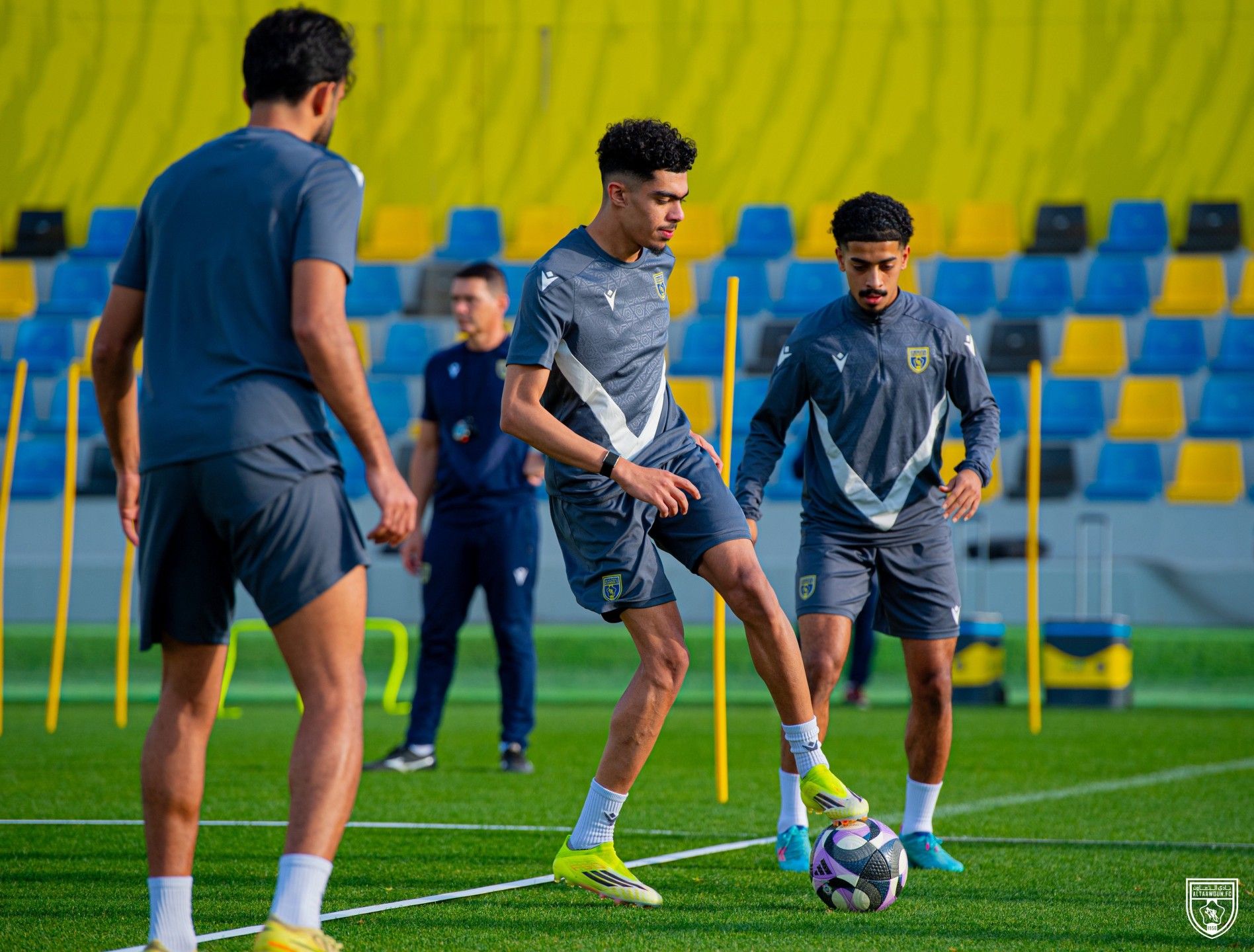 اطّلع على مجانًا القنوات الناقلة لمباراة الاتفاق ضد التعاون...