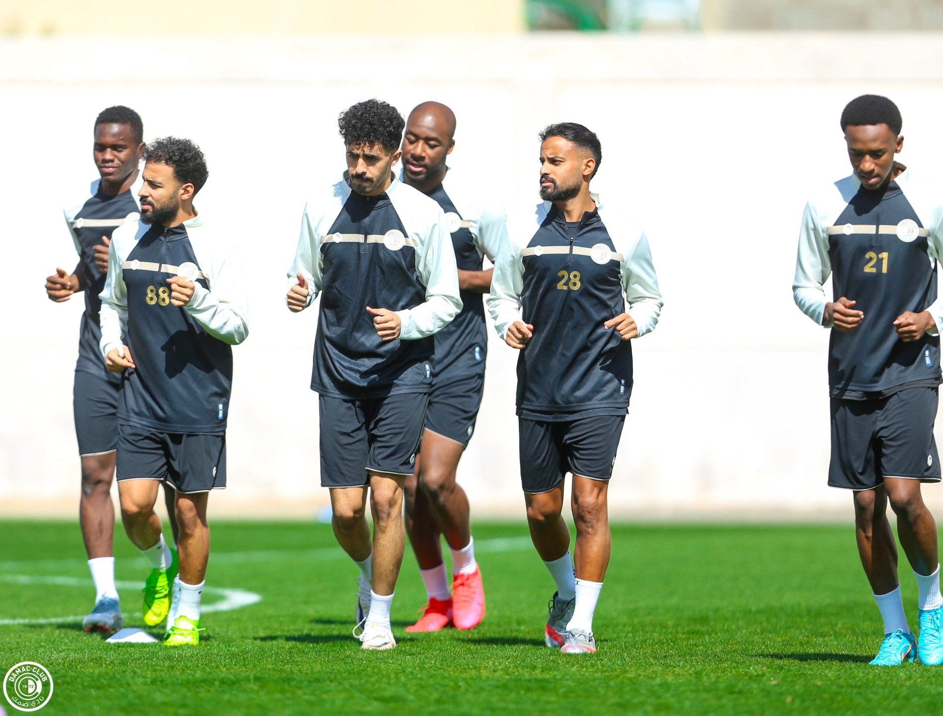 اطّلع على مجانًا.. القنوات الناقلة لمباراة ضمك ضد الخلود...