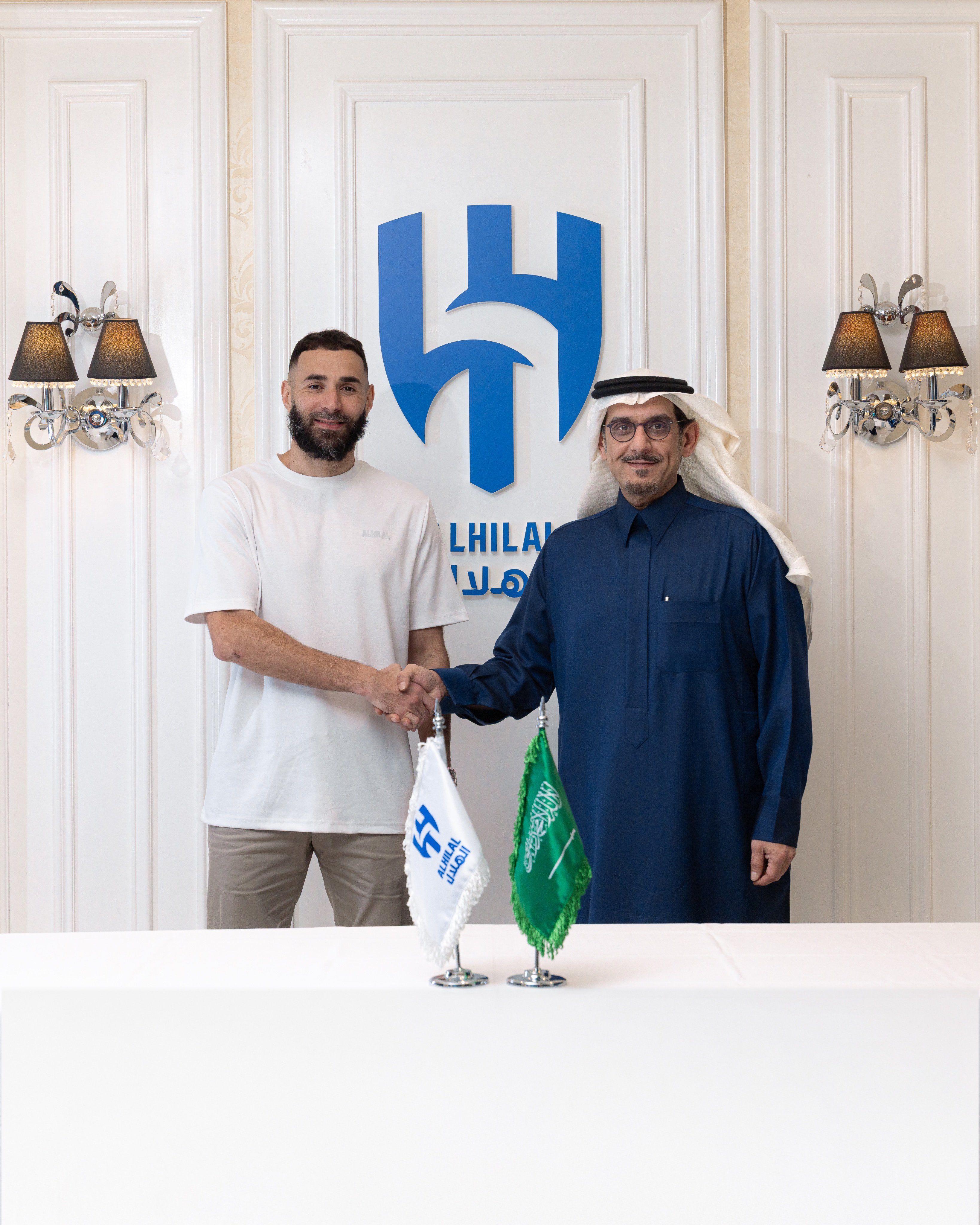 بالرقم 90.. الهلال السعودي يقدم كريم بنزيما لوسائل الإعلام.. صور