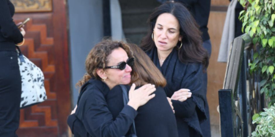 تشييع جنازة والد علا رشدى من مسجد الشرطة.. وأحمد السعدنى أبرز الحاضرين