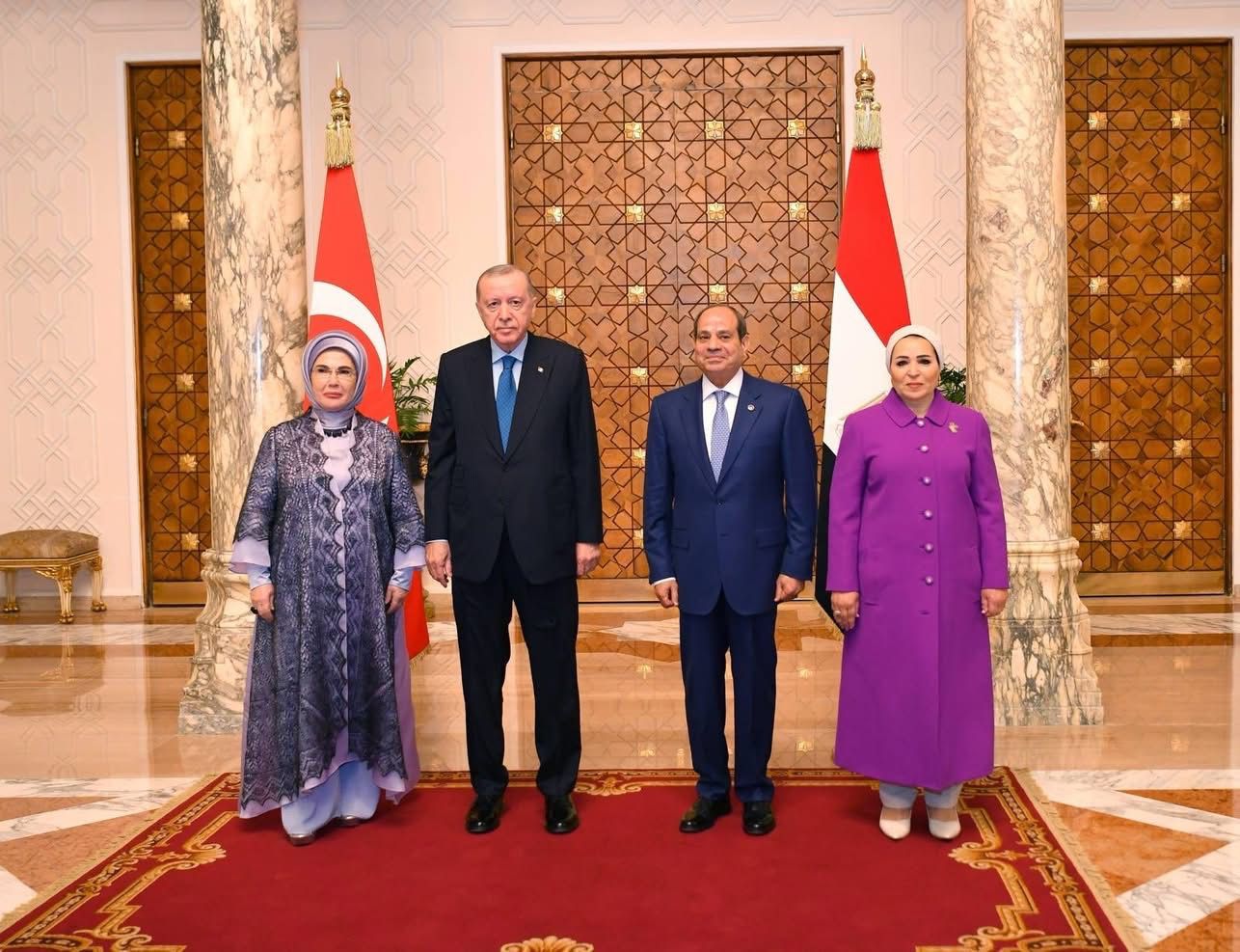السيدة انتصار السيسى ترحب بزيارة قرينة الرئيس التركى لمصر.. صور