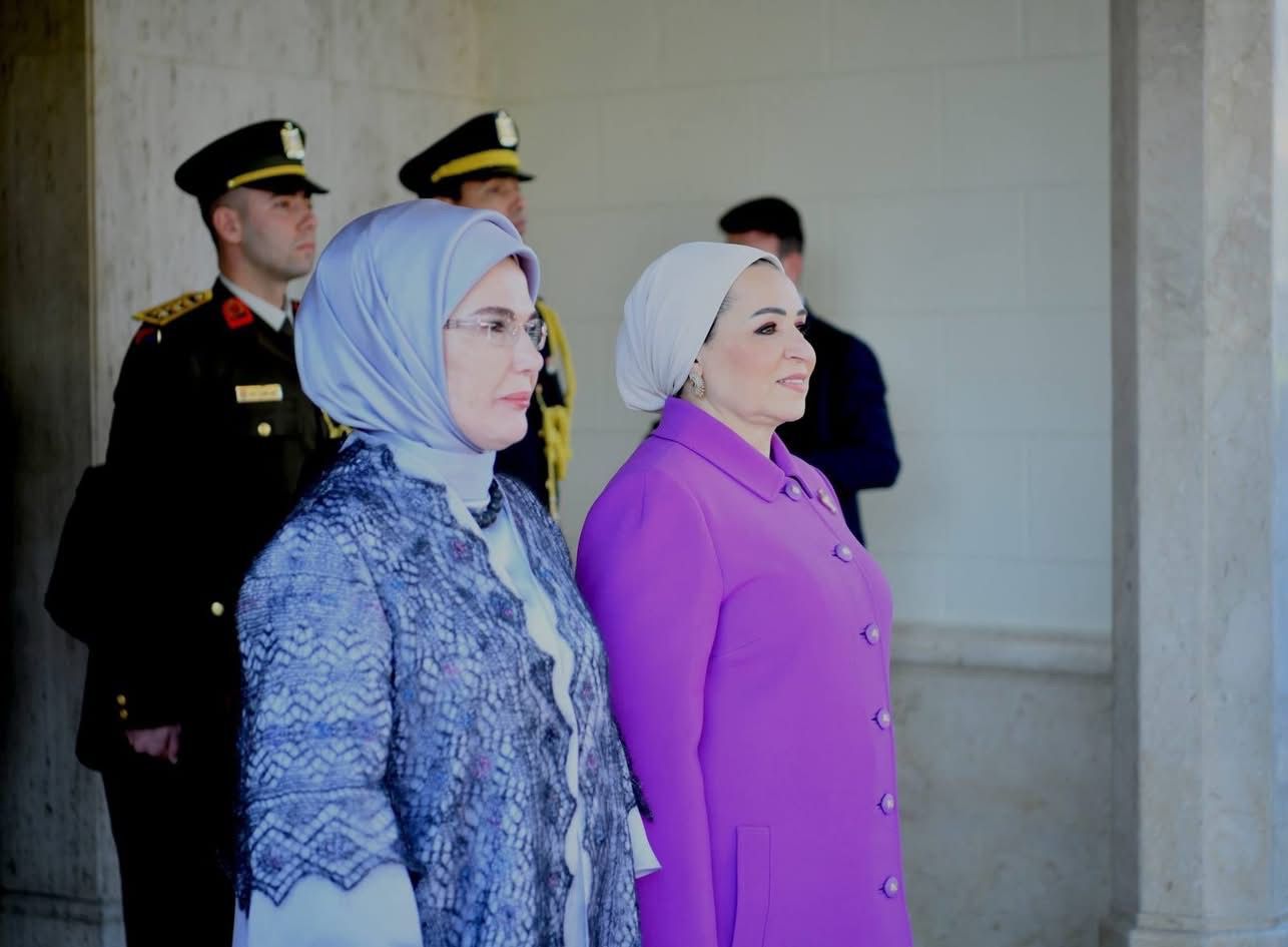 السيدة انتصار السيسى ترحب بزيارة قرينة الرئيس التركى لمصر.. صور