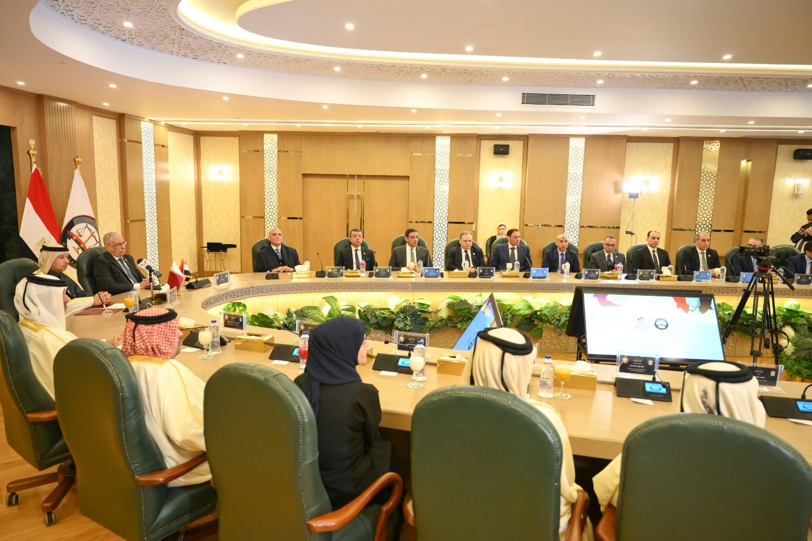 النائب العام يستقبل نظيره القطري ويشهدان توقيع مذكرة تعاون في مجال التدريب وبناء القدرات