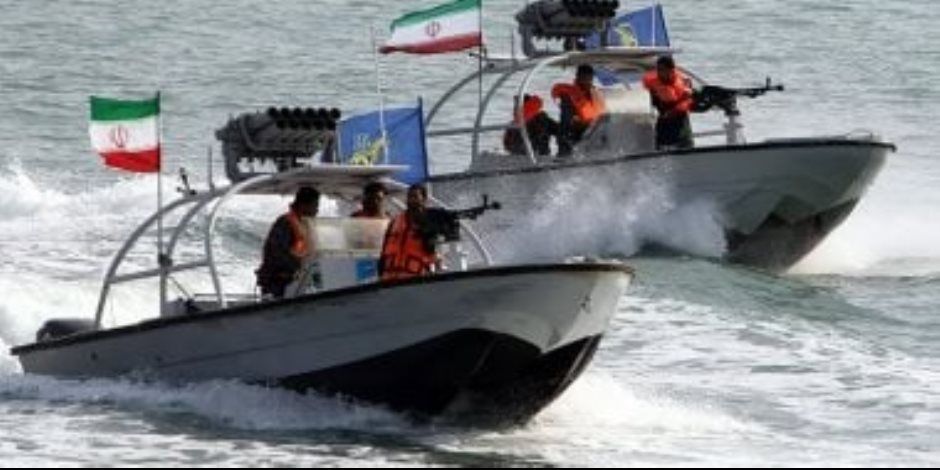 الحرس الثوري الإيراني يحتجز ناقلتي نفط في مياه الخليج
