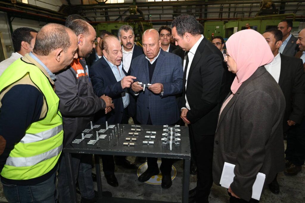 كامل الوزير: اتخاذ الإجراءات القانونية ضد أي منشأة بدون تراخيص واشتراطات صناعية