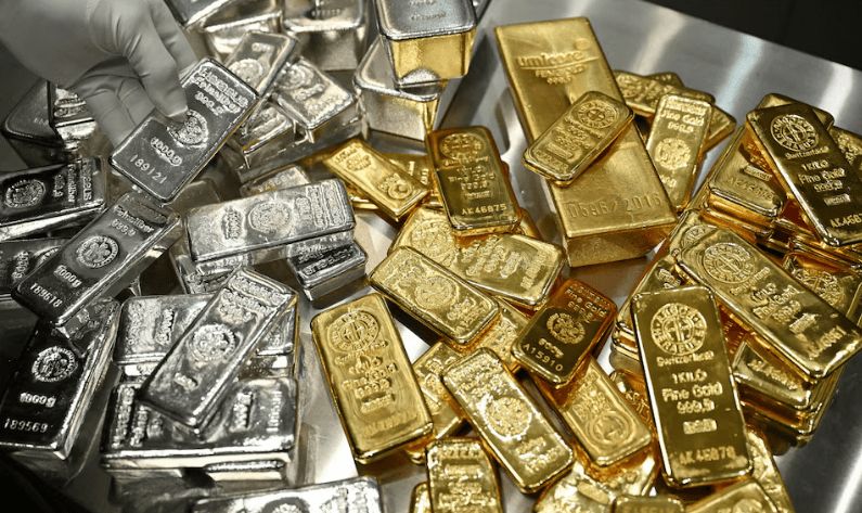 الذهب والفضة يتراجعان تحت ضغط الدولار والأسواق العالمية