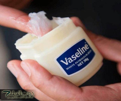 «عمرك ضاع وانت مش عارفها!».. 22 سبباً مذهلاً سيجعلك تستخدم الفازلين والملح كل ليلة في غرفة النوم