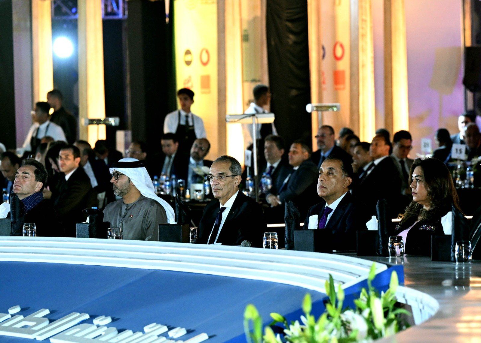 رئيس الوزراء يشهد توقيع أكبر صفقة للترددات بقيمة 3.5 مليار دولار