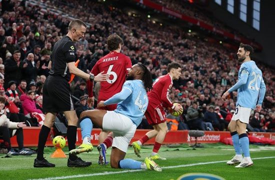 مانشستر سيتي يحسم قمة ليفربول 2-1 بمشاركة محمد صلاح ومرموش.. فيديو وصور