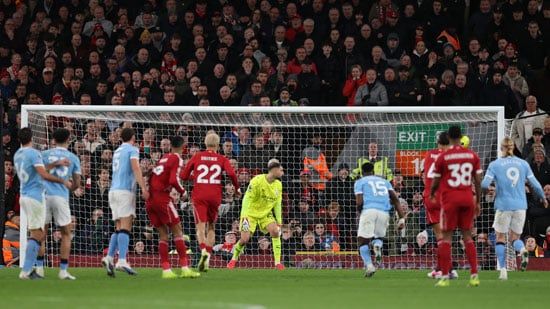 مانشستر سيتي يحسم قمة ليفربول 2-1 بمشاركة محمد صلاح ومرموش.. فيديو وصور