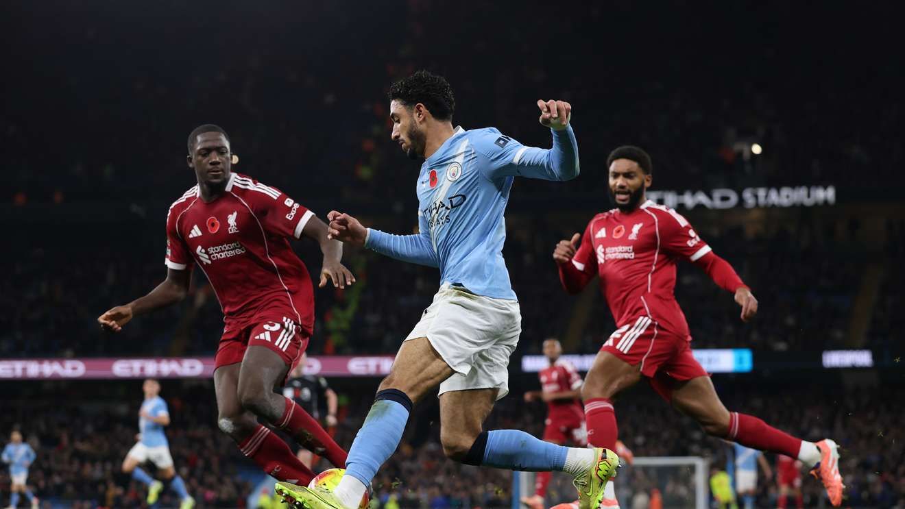 قبل صافرة البداية…القنوات الناقلة لمباراة ليفربول ومانشستر سيتي...