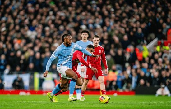 مانشستر سيتي يحسم قمة ليفربول 2-1 بمشاركة محمد صلاح ومرموش.. فيديو وصور