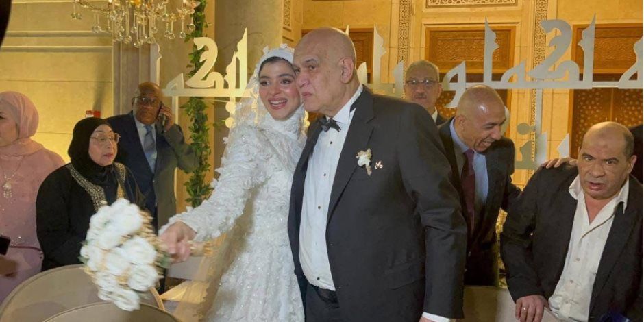 في لفتة إنسانية من وزارة الداخلية.. الصحفي محمد سعد خطاب يشارك ابنته فرحتها وسط إشادات حقوقية (صور)