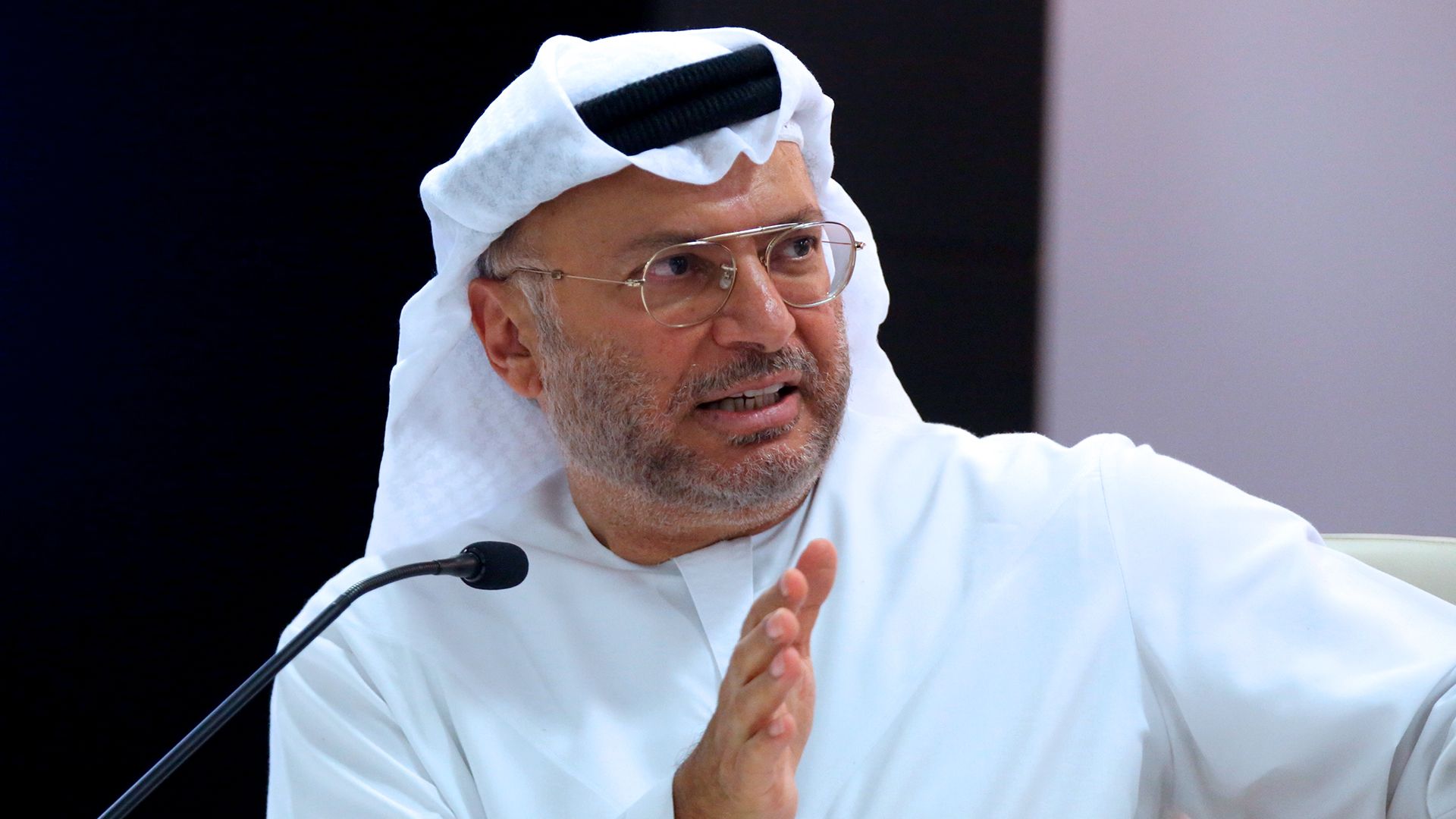 بكلمات حكيمة.. أنور قرقاش يضع دستوراً حول ...