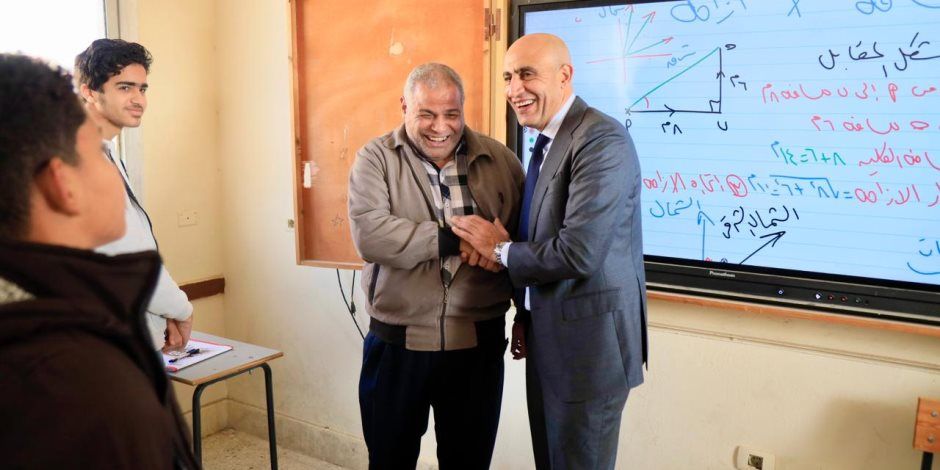 «عبد اللطيف» يجري جولة بمدارس البحيرة للوقوف على انتظام العملية التعليمية