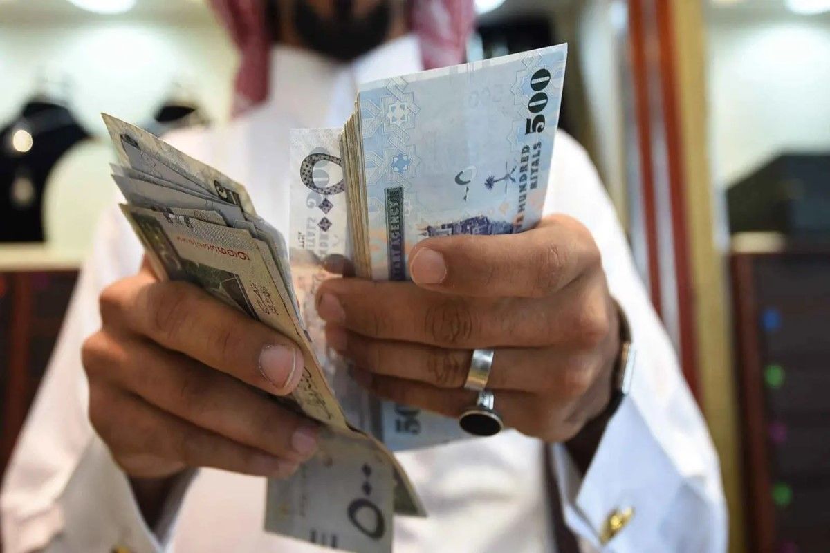 مع موسم العمرة.. هل انخفض سعر الريال السعودي...