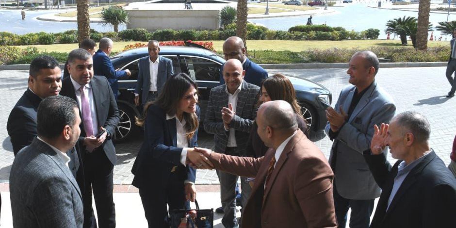 وزيرة الإسكان تصل إلى ديوان عام الوزارة عقب أداء اليمين الدستورية أمام فخامة السيد الرئيس