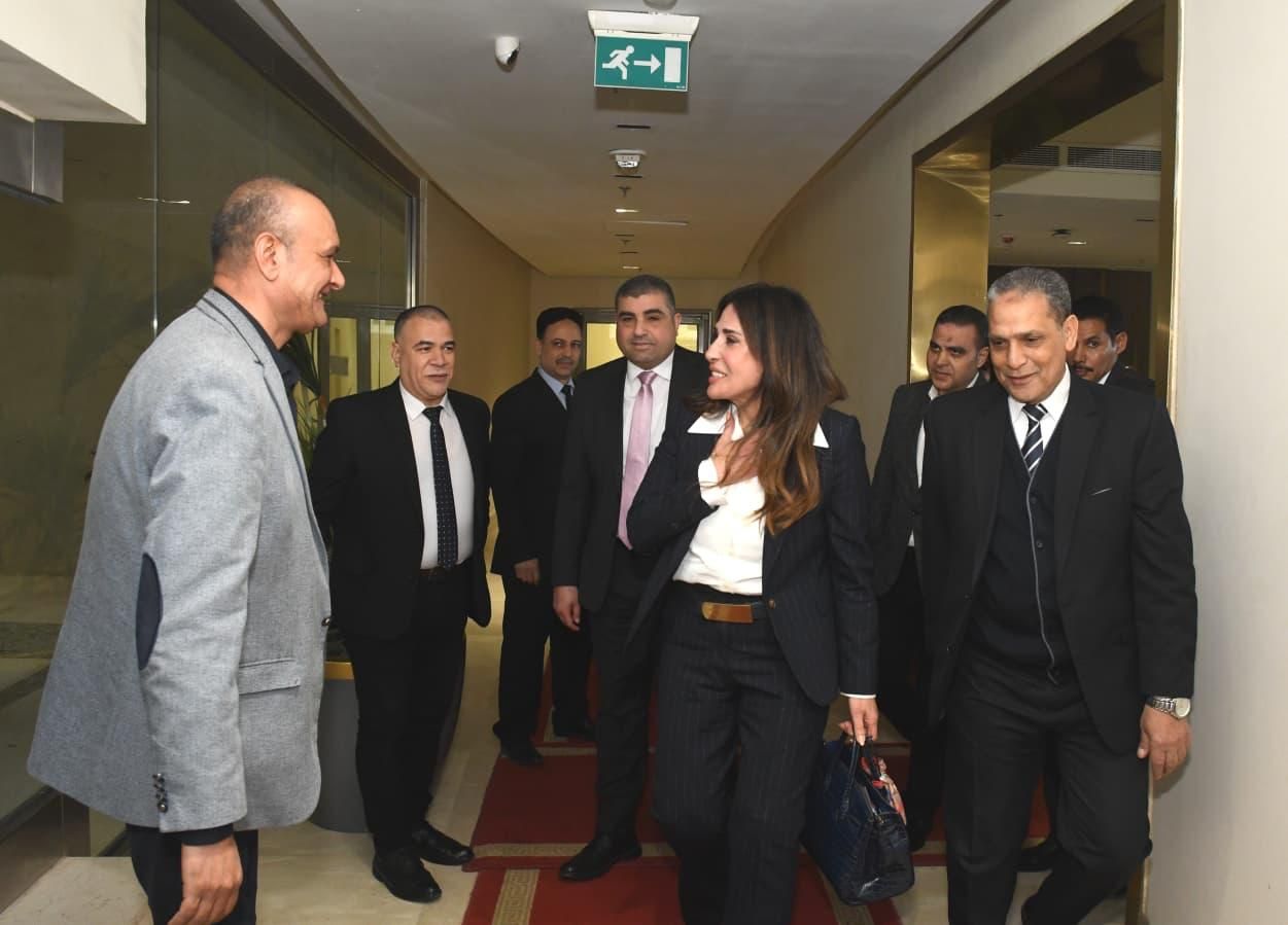 وزيرة الإسكان تصل إلى ديوان عام الوزارة عقب أداء اليمين الدستورية أمام فخامة السيد الرئيس