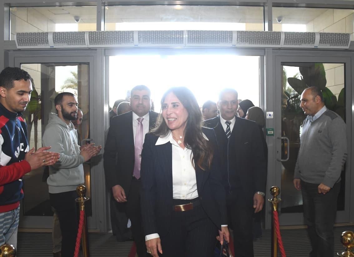 وزيرة الإسكان تصل إلى ديوان عام الوزارة عقب أداء اليمين الدستورية أمام فخامة السيد الرئيس