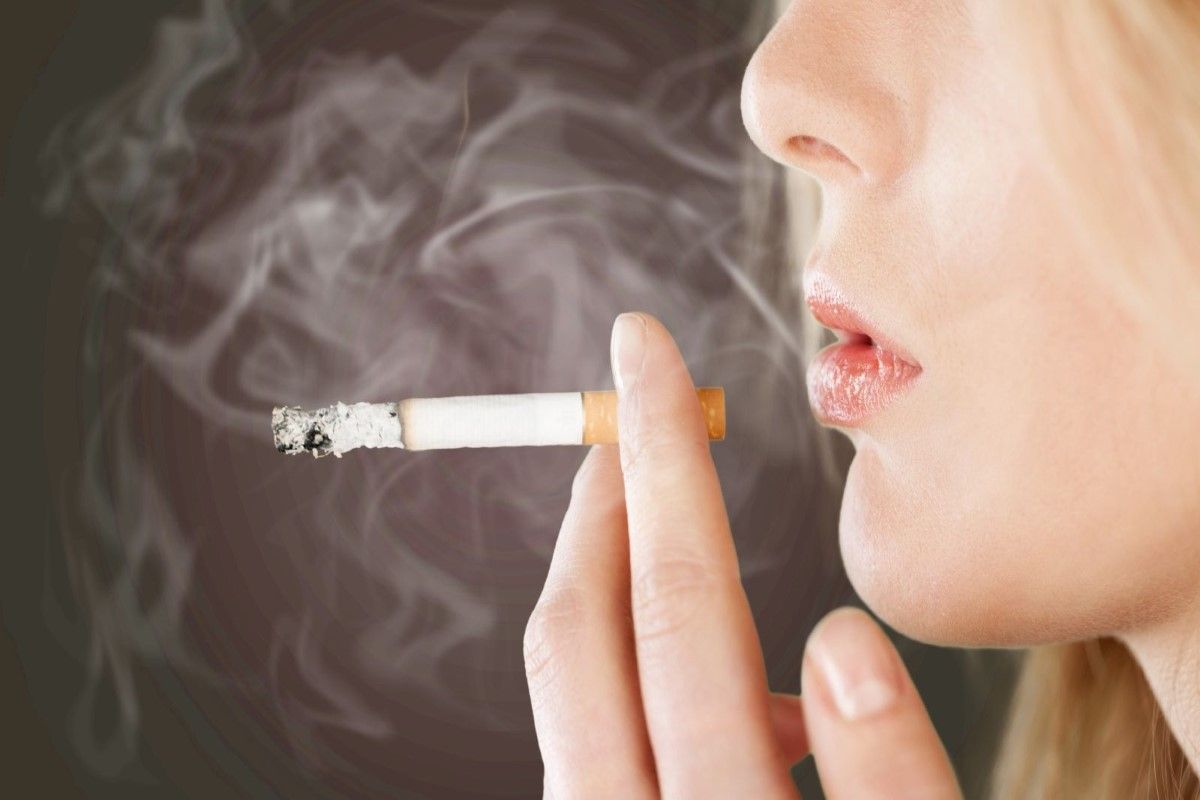 تفسير حلم التدخين في المنام.. هل رأيت نفسك...