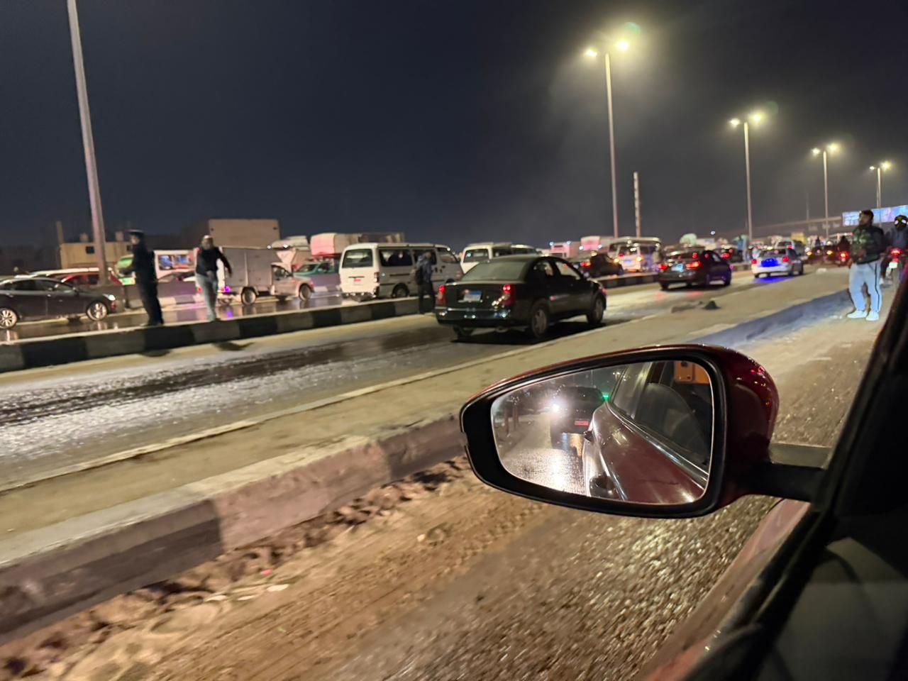 تكدس مرورى بدائري المريوطية بسبب بقع زيت على الطريق.. صور