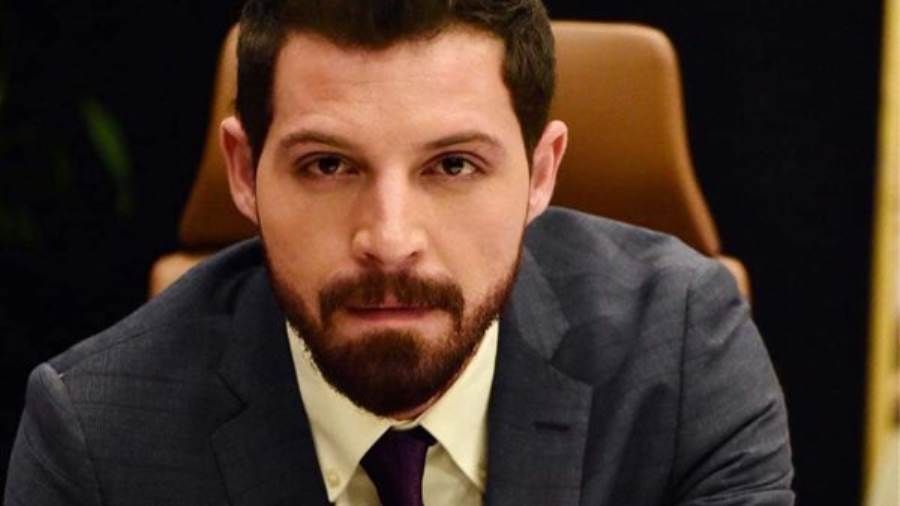 الفنان محمود حجازي: "لن أتنازل عن منع سفر ابني" خرج الفنان محمود حجازي عن صمته بعد الاتهامات الموجهة إليه بالتحرش والتعدي الجنسي على فتاة داخل أحد فنادق القا إقرأ المزيد