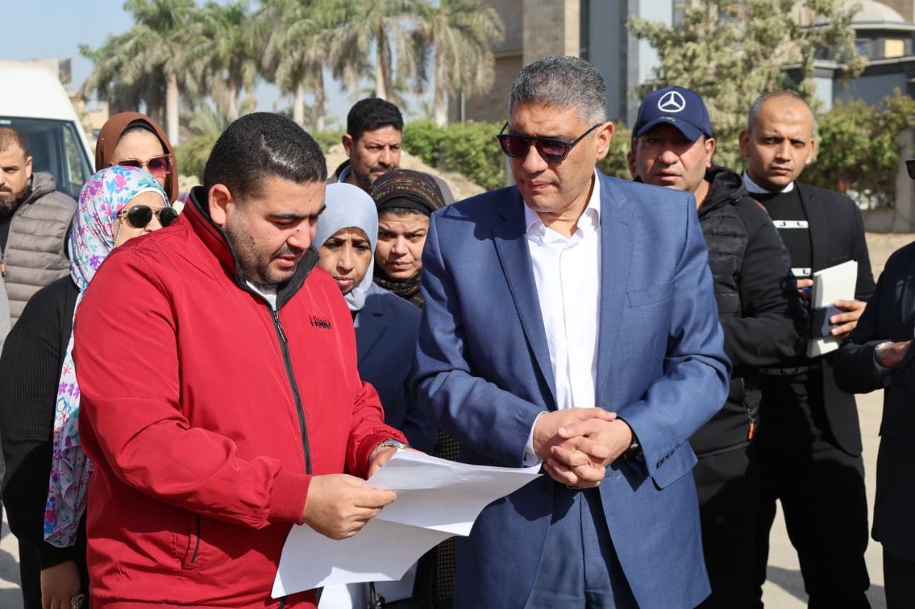 محافظ الجيزة يتفقد أعمال تطوير ورصف طرق المنطقة الصناعية والاستثمارية بأبو رواش