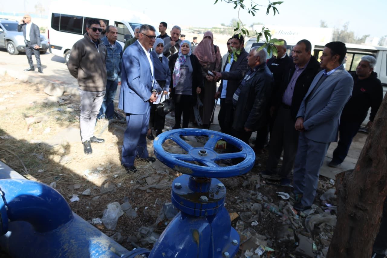 محافظ الجيزة يتفقد أعمال تطوير ورصف طرق المنطقة الصناعية والاستثمارية بأبو رواش