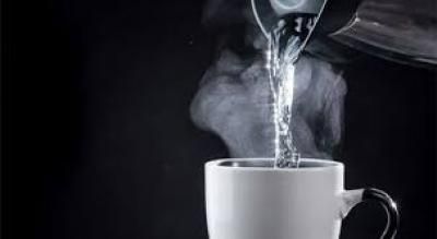 أخبار اليمن : ماذا يحدث لجسمك عند شرب الماء الساخن يومياً؟