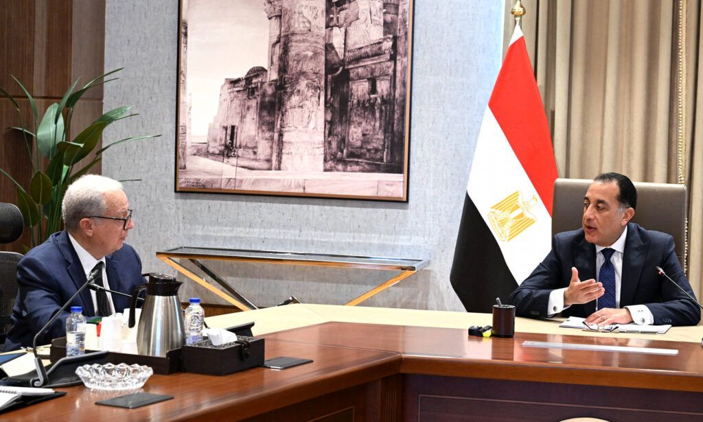 عاجل.. الحكومة تدرس نقل 40 شركة إلى الصندوق السيادي.. وقيد 20 في البورصة المصرية