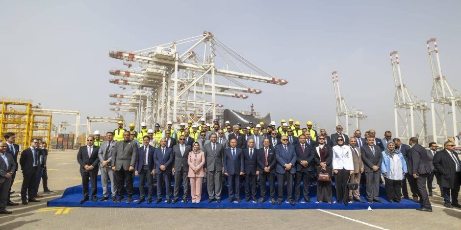 وزير النقل يشهد انطلاق التشغيل التجريبي التجاري لمحطة الحاويات "تحيا مصر" بميناء دمياط