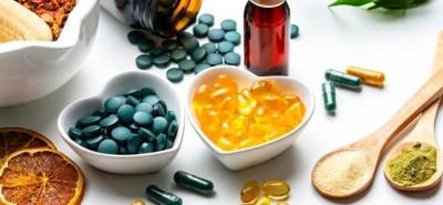 خبراء يحذرون من مخاطر 8 مكملات