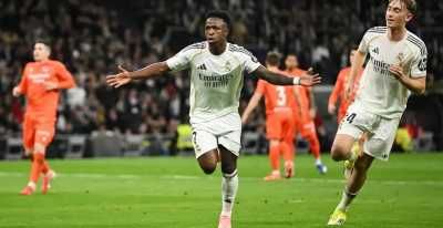 ريال مدريد ينتزع صدارة الليغا برباعية