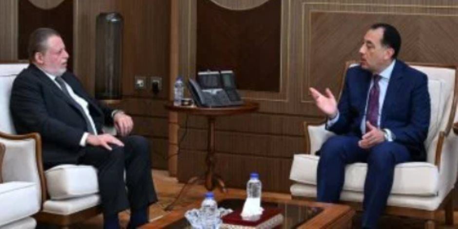 رئيس الوزراء يلتقي محافظ البنك المركزي لبحث عدد من الملفات المهمة