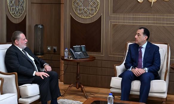 رئيس الوزراء يتابع مع محافظ البنك المركزي المصري ضبط الأسعار وتداعيات خفض الفائدة