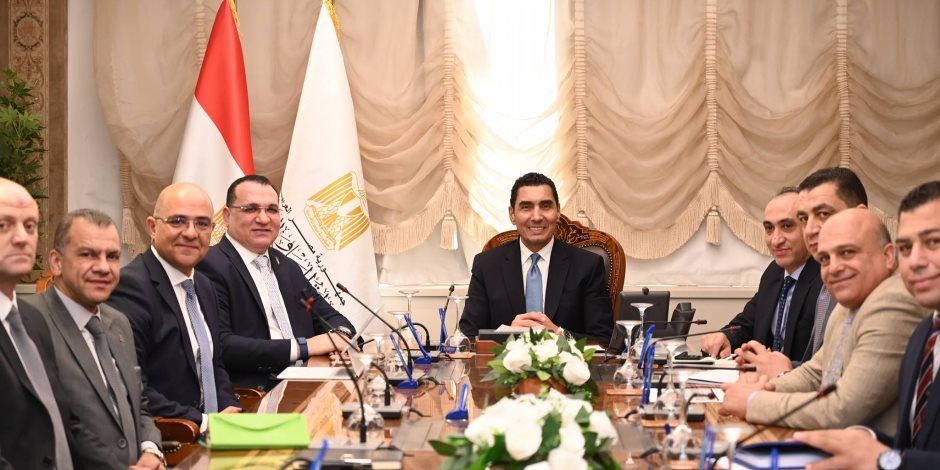 وزير الشباب والرياضة يناقش سبل تطوير منظومة الطب الرياضي