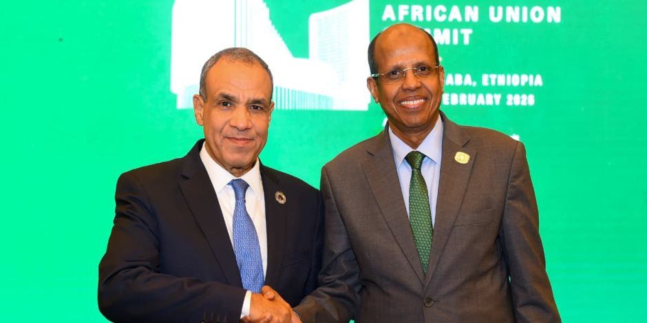 وزير الخارجية يلتقي رئيس مفوضية الاتحاد الأفريقي على هامش قمة الاتحاد الأفريقي