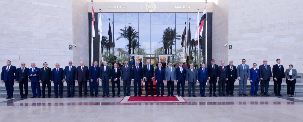 وزير العدل يستقبل رئيس مجلس القضاء الأعلى لتهنئته بتولي مهام منصبه.. صور