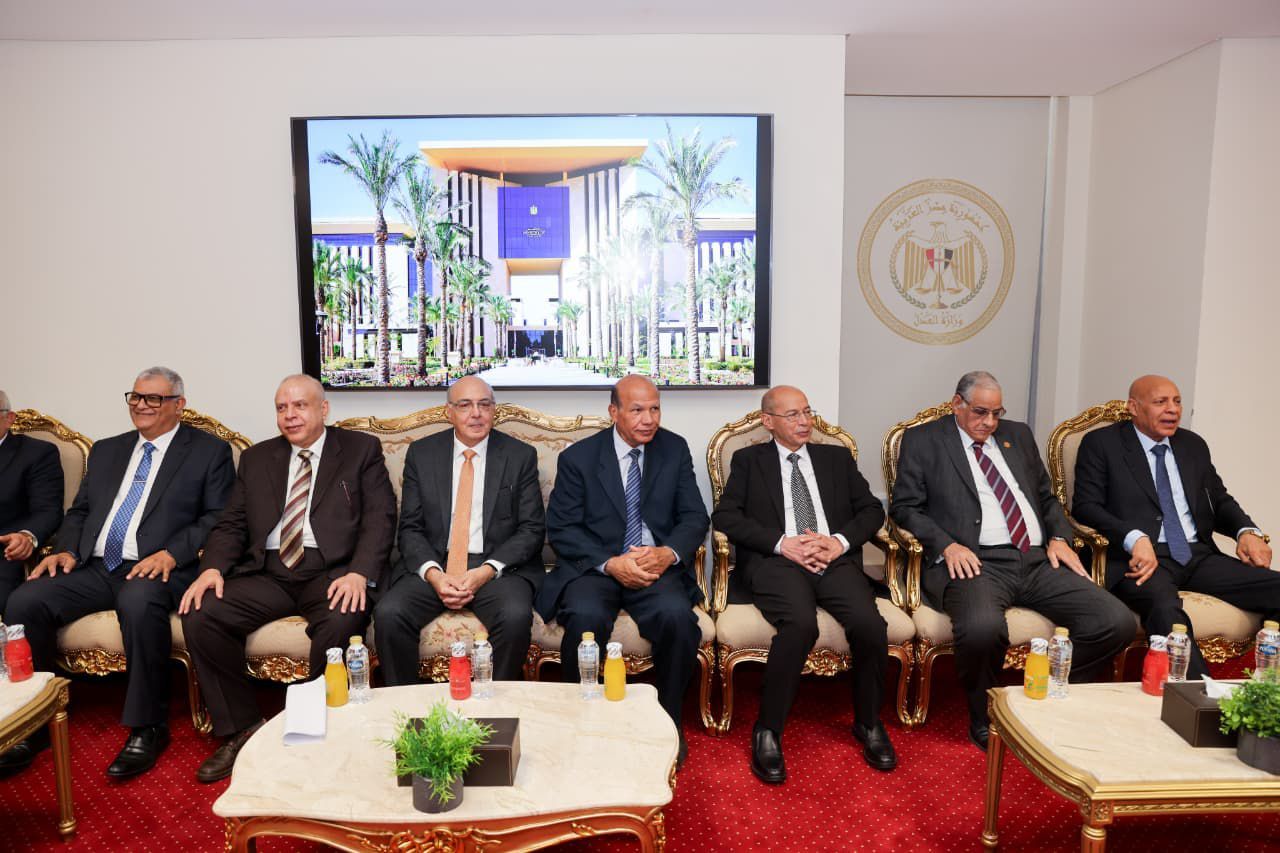 وزير العدل يستقبل رئيس مجلس القضاء الأعلى لتهنئته بتولي مهام منصبه.. صور