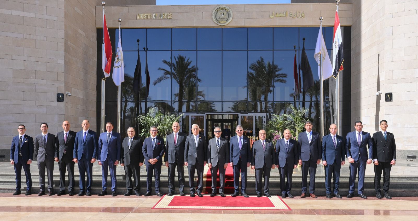 النائب العام يجري زيارة لوزير العدل لتهنئته بتولي منصبه الجديد (صور)