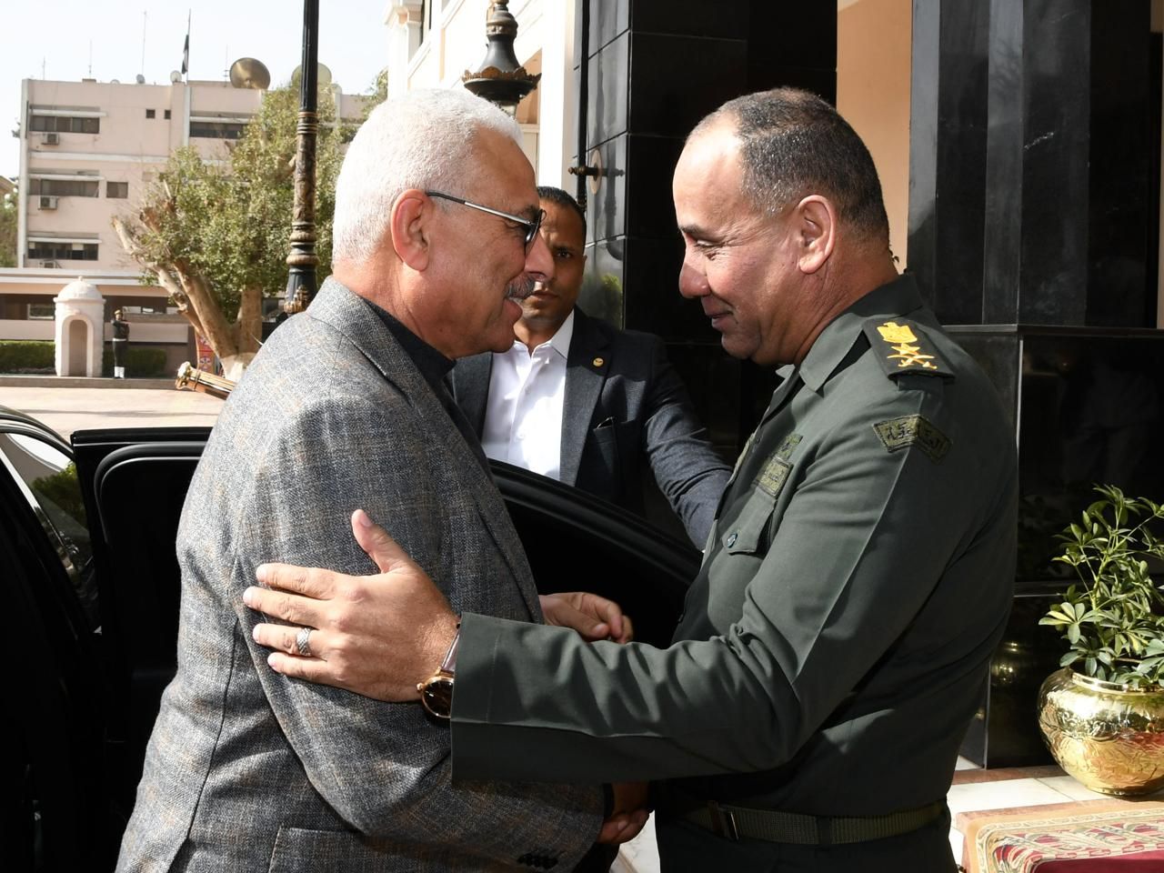 المتحدث العسكري: القوات المسلحة تجري مراسم تسليم وتسلم القيادة في تقليد عسكري أصيل| صور