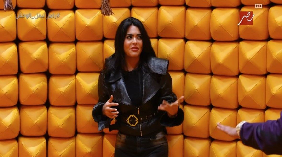 ألفاظ خارجة وانهيار!.. ملخص حلقة الفنانة أسماء جلال...