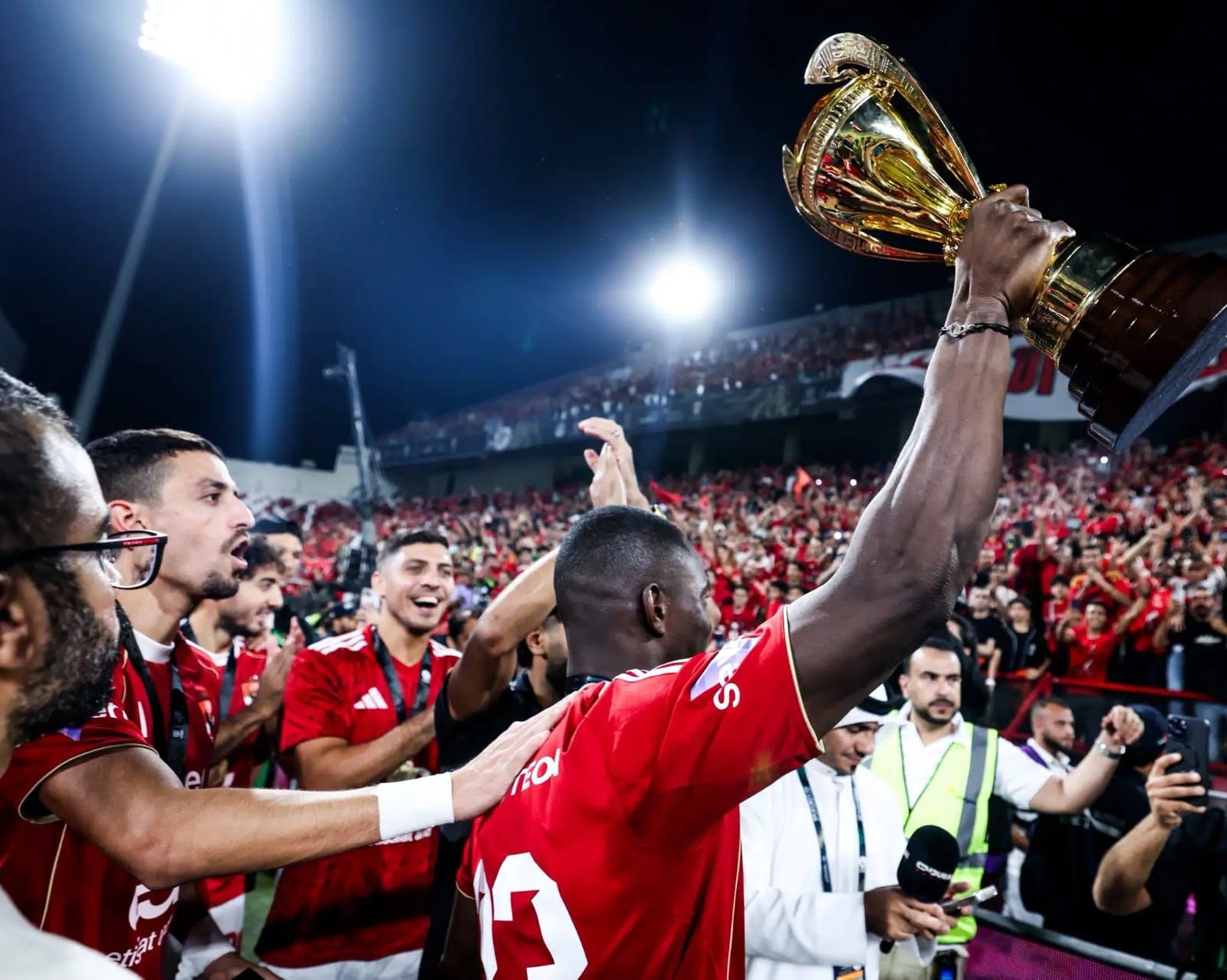 هل يرحل أليو ديانج عن الأهلي بعد رفضه...