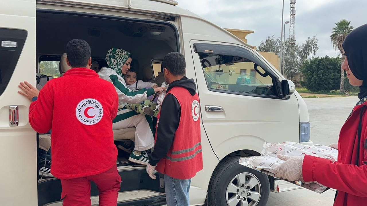 مد غزة بـ5220 طن من المساعدات الإنسانية الشاملة ضمن قافلة زاد العزة الـ143